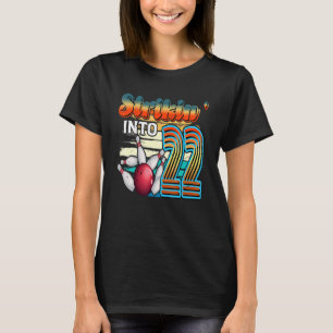 Camiseta Strikin' en 22 Bowling Bowler 22nd Birthday Cele