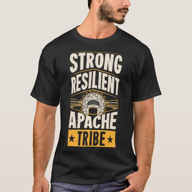 Camiseta Strong Resilient Apache Tribe Pride Native Tribal  (Anverso)