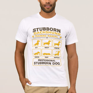Camiseta Stubborn Dachshund Training Manual Retro Dog Art