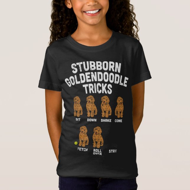 Camiseta Stubborn Goldendoodle Tricks, divertido entrenador (Anverso)
