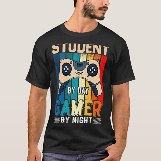 Camiseta Student By Day Gamer By Night Meme For Gamers 2 (Anverso)