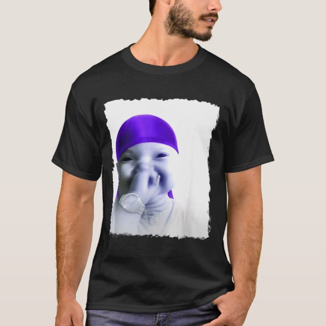 Camiseta Stylish Ai Baby Holding Back Laugh Gigging Meme  (Anverso)