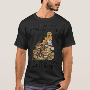 Camiseta Su Alma Pertenece A Palabras Y Libros Cada Vez Que