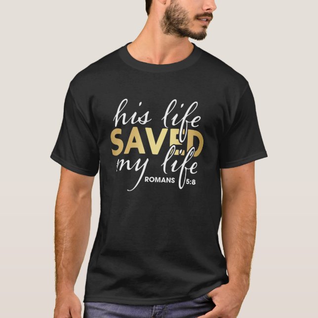 Camiseta Su vida salva mi vida romanos 5:8 fe cristiana L (Anverso)
