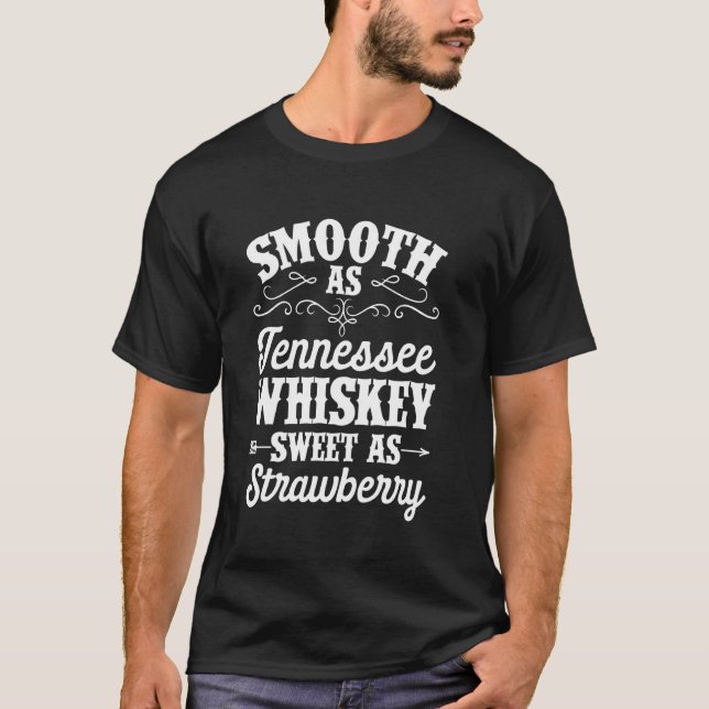 Camiseta Suave Tennessee Whiskey Sweet As Strawberry Alcoh (Anverso)