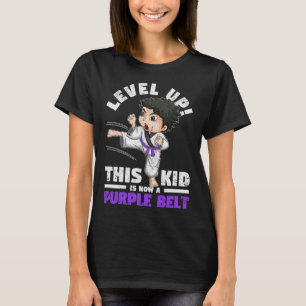 Camiseta Sube de Nivel Este Niño Ahora Es Un Cinturón Morad