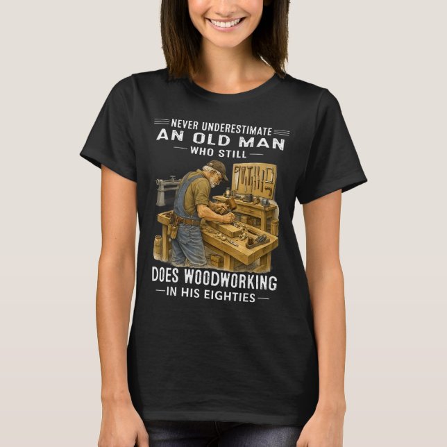 Camiseta Subestimar a un anciano que hace carpintería (Anverso)