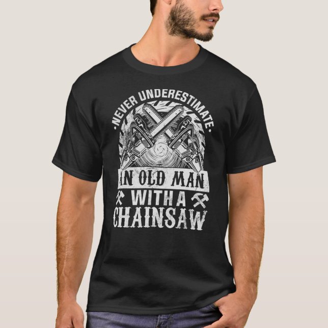 Camiseta Subestimar A Un Viejo Con Un Chainsaw - Madera (Anverso)