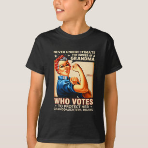 Camiseta Subestimar El Poder De Una Abuela Que Vota A Los C
