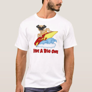 Camiseta Subirse a un gran Pug Surfing Tees and Gifts