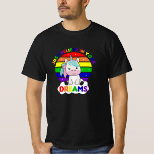Camiseta Sueños de nubes de colores arcoiris unicornio