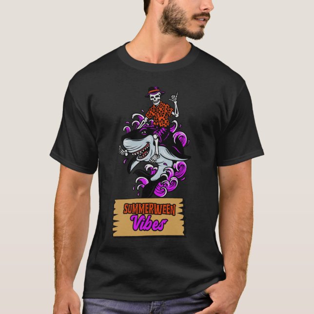 Camiseta Summerween Vibes Skeleton Riding a Shark (Anverso)