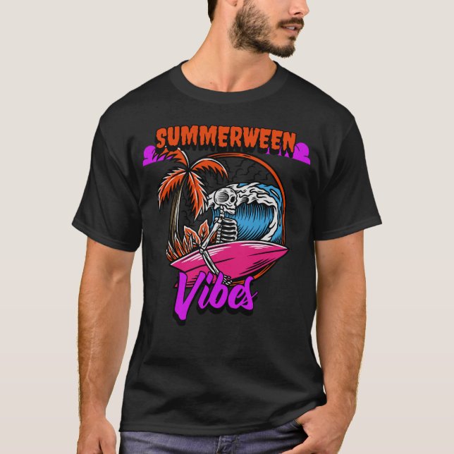 Camiseta Summerween Vibes Surfing Skeleton (Anverso)