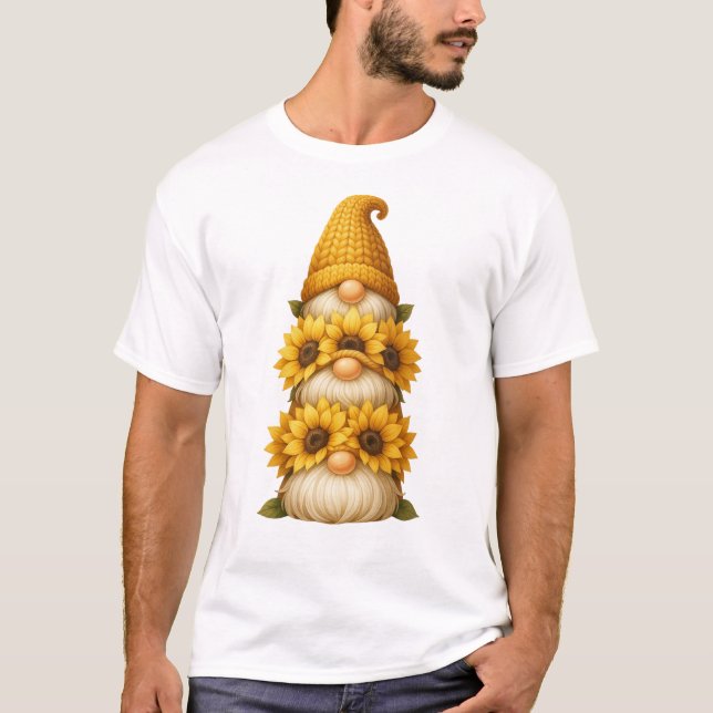 Camiseta Sunflower Gnome Hidden Smiles Beneath the Golden  (Anverso)