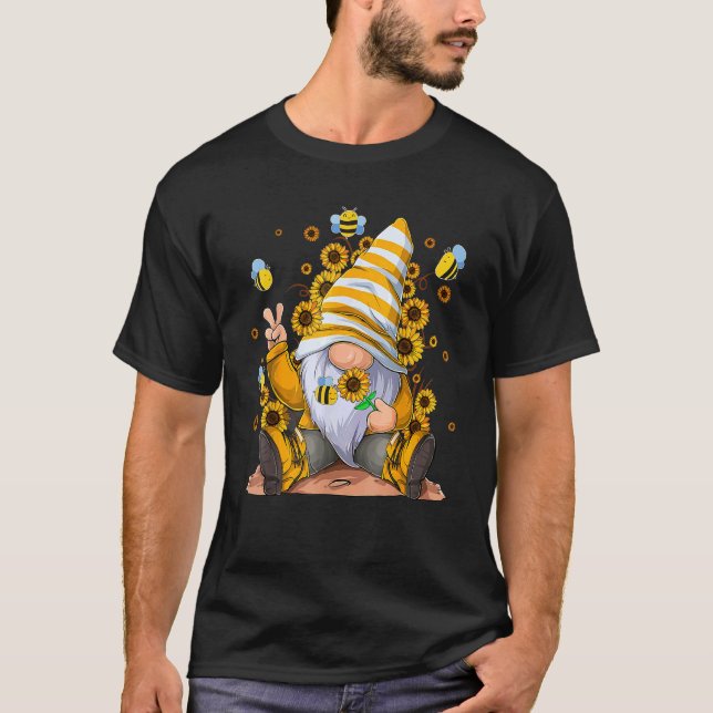 Camiseta Sunflower Gnome With Bee  Hippie Gnome For Flower  (Anverso)