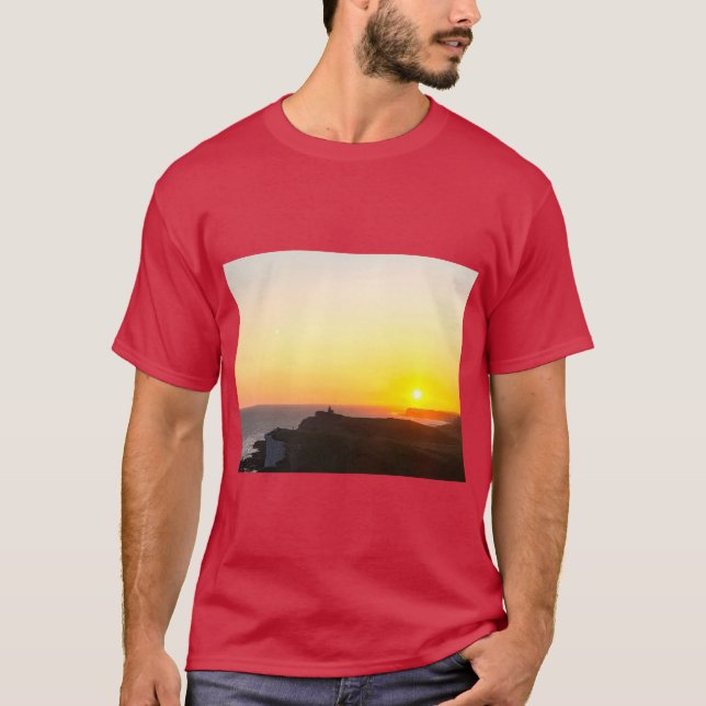 Camiseta Sunset Design Logo – Capture the Beauty of Dusk (Anverso)