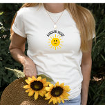 Camiseta Sunshine Inside T-Shirt<br><div class="desc">¡Esparza el sol con esta remera poderosa,  "Sunshine inside"! Colección coincidente disponible!</div>