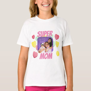 Camiseta Super Mamá Rosa y corazones coloridos Día de la