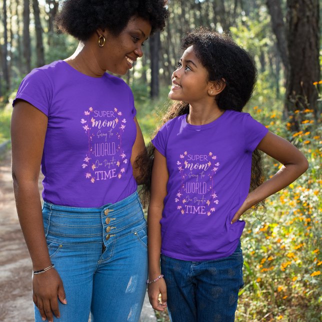 Camiseta Super Mamá salvando el mundo (Saving the World)