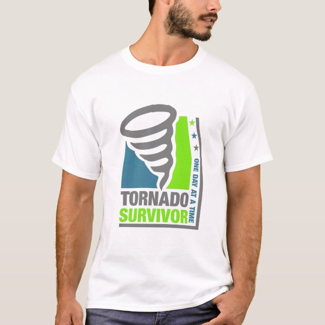 Camiseta Superviviente del tornado - tardándole un día a la (Anverso)
