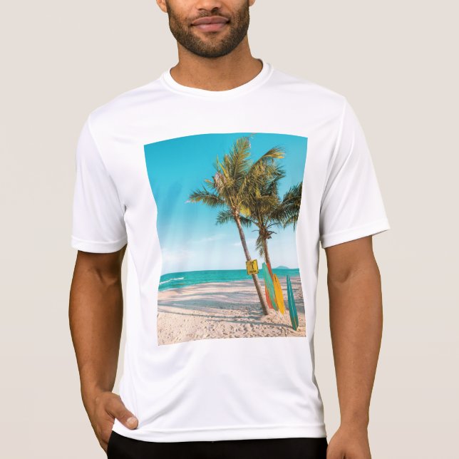 Camiseta Surf board en la playa tirando almohada (Anverso)