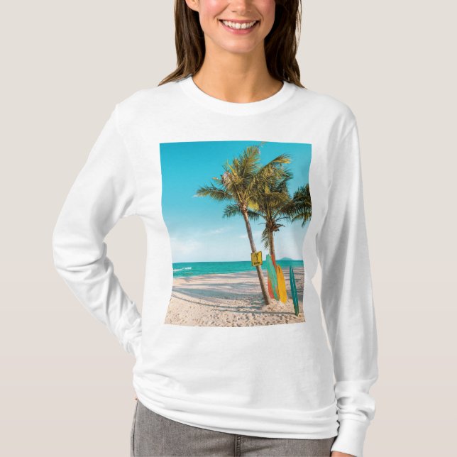 Camiseta Surf board en la playa tirando almohada (Anverso)