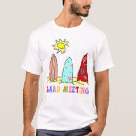 Camiseta Surf Board Surfing<br><div class="desc">Divertidas camisetas de surf,  ropa y regalos para surfistas con arte caprichoso de tablas de surf paradas en la playa de arena con lectura de texto,  Junta Directiva.</div>