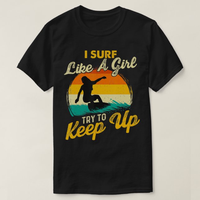 Camiseta Surf Como Un Chica Intenta Seguir Surfboard (Diseño del anverso)