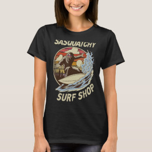 Camiseta Surf Sasquatchy Hut en la playa
