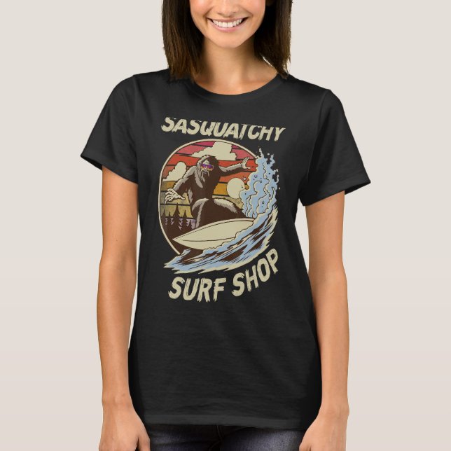 Camiseta Surf Sasquatchy Hut en la playa (Anverso)