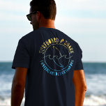 Camiseta Surf Y Tiburón En Verano<br><div class="desc">¡Oye! ¿Listo para "Pasear por las olas en estilo" con este diseño de vacaciones de verano divertidas en Surfboard y Shark? ¡Te va a encantar! Este diseño es perfecto para los amantes del surf y del surf, y también es una adición única y divertida al armario de cualquier persona. Entonces,...</div>