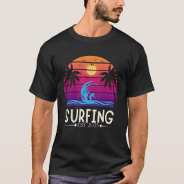Camiseta Surfing Est. Surf en modo de vacaciones retro de 2