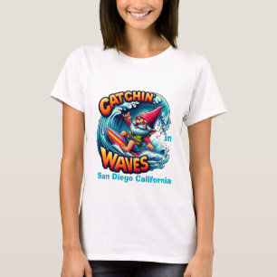 Camiseta Surfing Gnome Capturando Ondas En San Diego