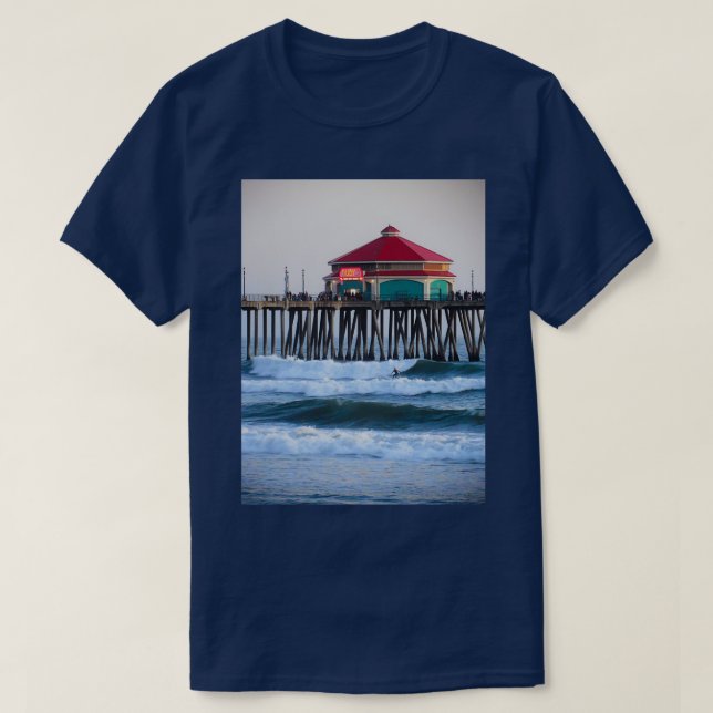 Camiseta Surfing the Huntington Beach Pier (Diseño del anverso)
