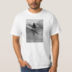 Camiseta Surfing The Waves Grayscale