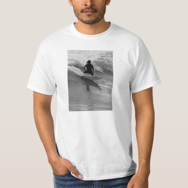 Camiseta Surfing The Waves Grayscale (Anverso)