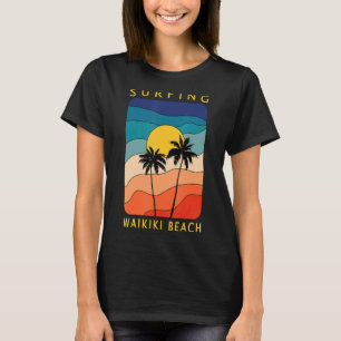 Camiseta Surfing Waikiki Beach Hawaiian Sunset Palm Tree Re