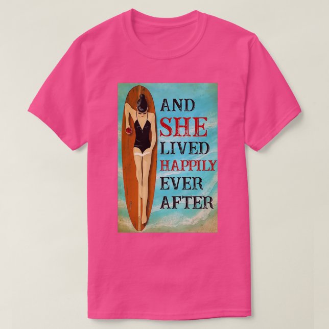 Camiseta Surfing Y Vivió Feliz Después Del T1 (Diseño del anverso)