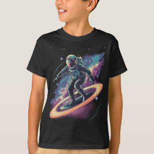 Camiseta Surfista cósmico - Astronauta montando los anillos