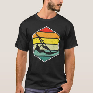 Camiseta Surfista En Surfboard En Agua Al Atardecer En Retr