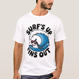 Camiseta Surf's Up, Fins Out - Diseño de Surfing Guay