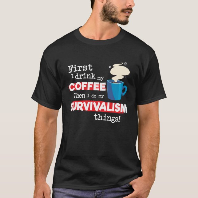 Camiseta Survivalismo Prepper Pero First Coffee (Anverso)