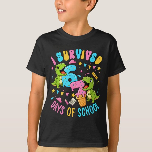 Camiseta Survived 67 Days Of School T-rexes Funny Six Seven (Anverso)