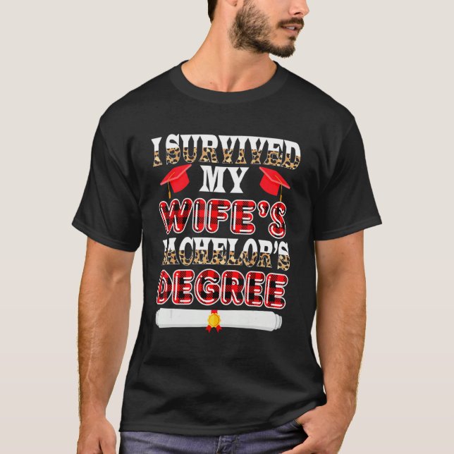 Camiseta Survived My Wife's Bachelor's Degree Funny Graduat (Anverso)