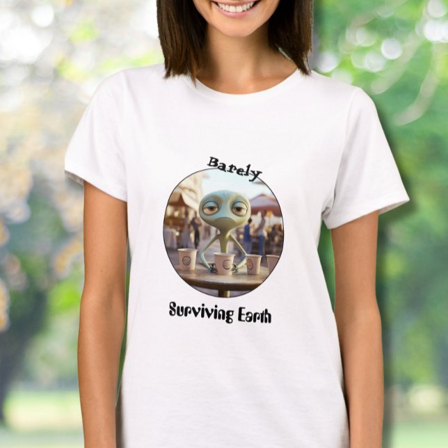 Camiseta Surviving earth alien coffee drinker (Subido por el creador)