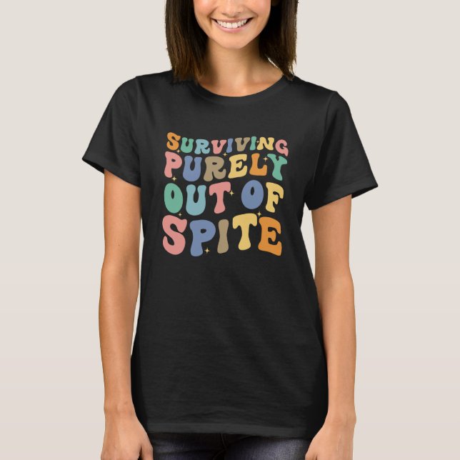 Camiseta Surviving Purely Out Of Spite Saying Retro Groovy  (Anverso)