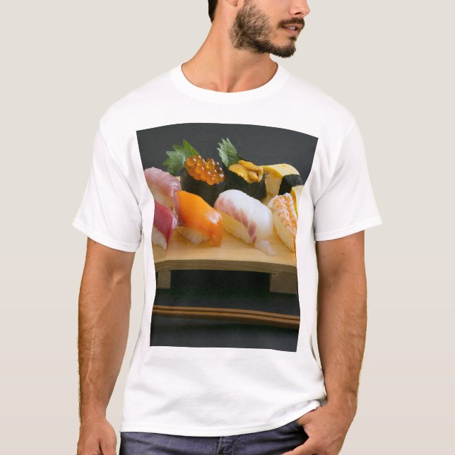 Camiseta Sushi Zen – The warmth of wood and the dance of fl (Anverso)