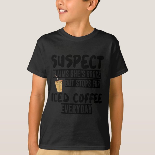 Camiseta Suspect Claims Shes Broke But Stops For Iced Coffe (Anverso)