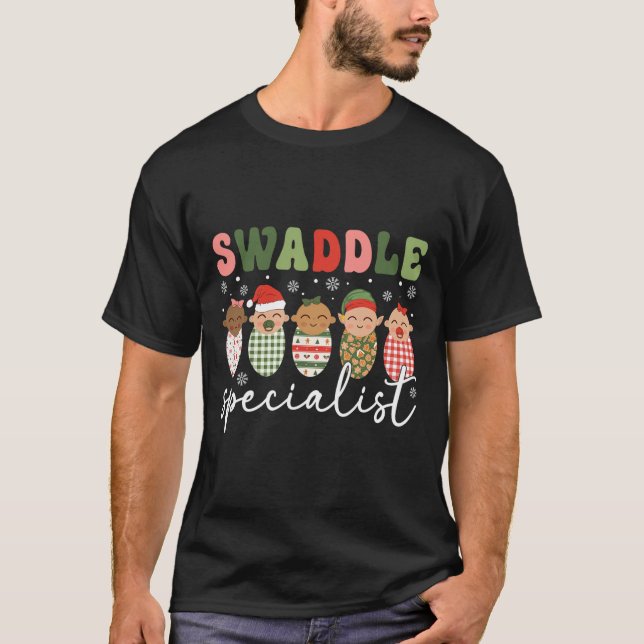 Camiseta Swaddle Specialist Christmas Nicu Nurse Mother By  (Anverso)