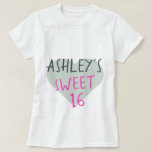 Camiseta Sweet 16 16th Birthday T-Shirt<br><div class="desc">La suculenta camiseta de 16 años muestra tu nombre y el texto dulce de 16 en una sencilla y moderna tipografía escrita a mano,  en un elegante color rosa y negro brillante sobre un corazón verde pastel. Diseñado exclusivamente para usted por Happy Dolphin Studio.</div>